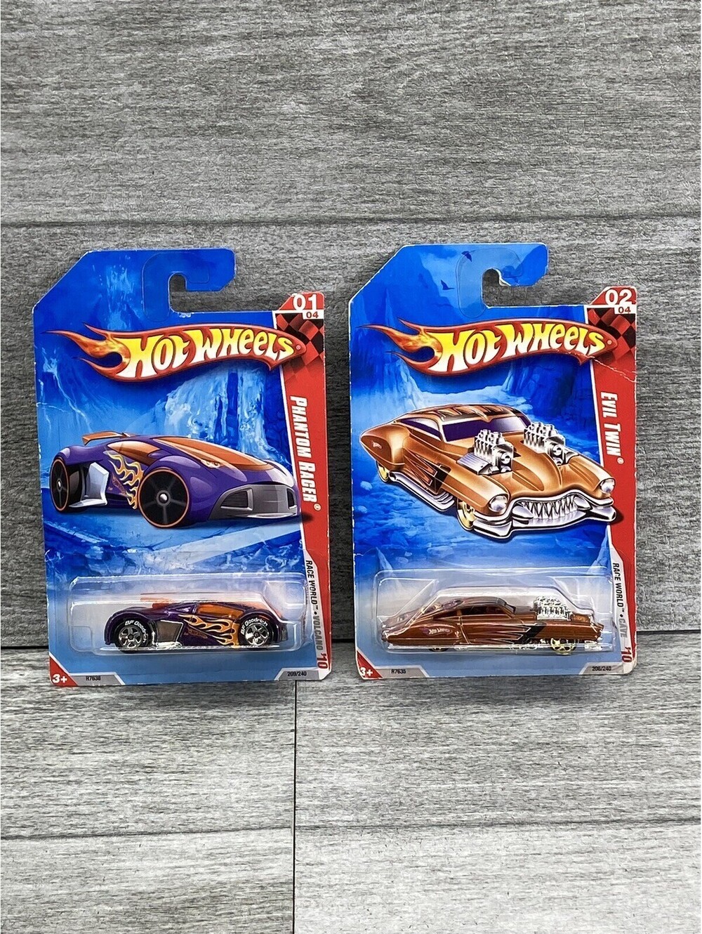 Hot Wheels Race World Phantom Racer 01/04 Volcano Evil Twin Cave 02/04 New